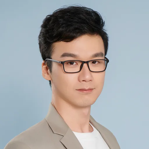 Portrait of Muhan Li.