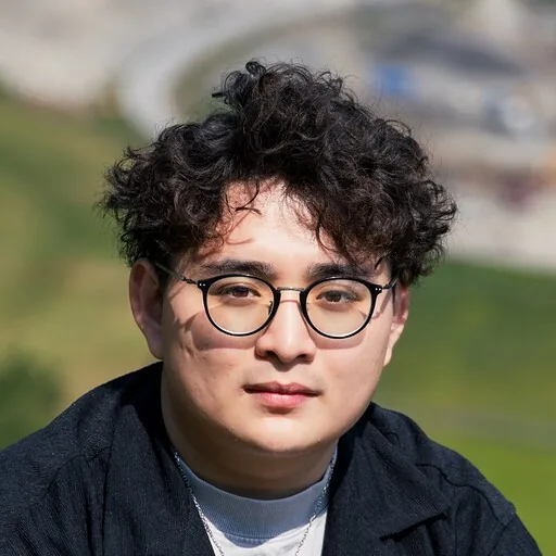 Portrait of Zihan Guo.
